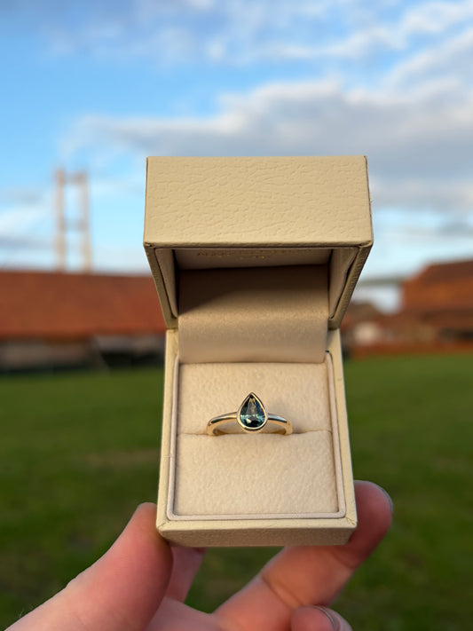 9ct Madagascan Parti Sapphire solitaire